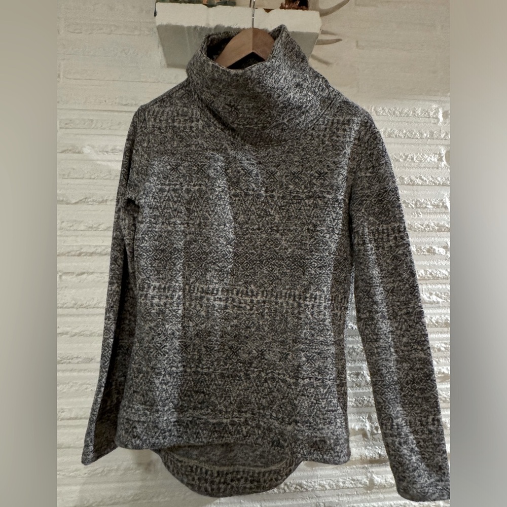 Columbia sportswear mock neck poly sweater.
